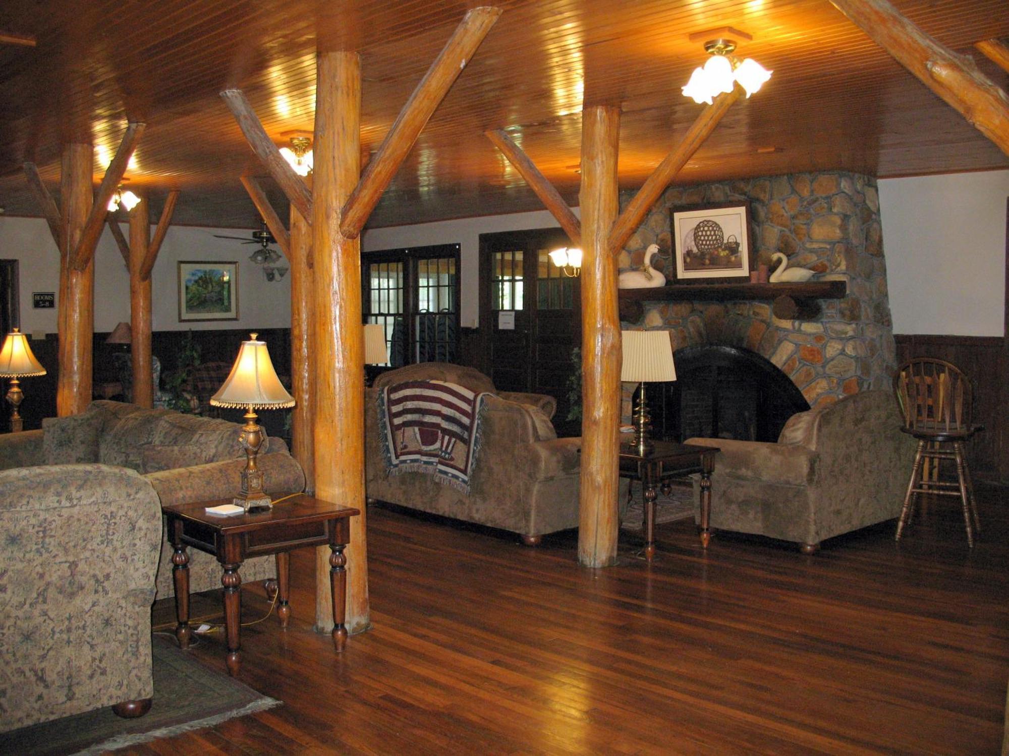 Highland Lake Inn & Resort - แฟลตร็อค ภายนอก รูปภาพ