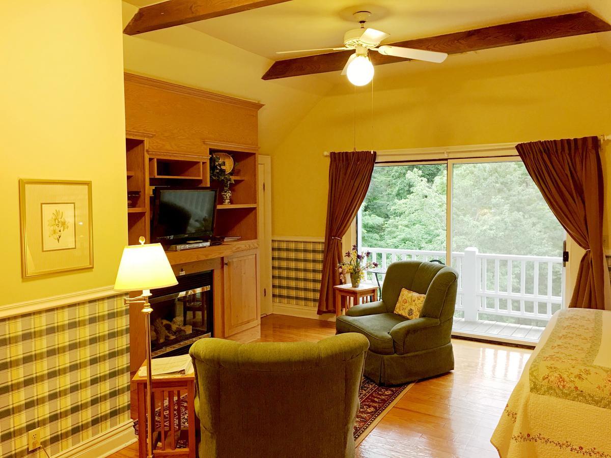 Highland Lake Inn & Resort - แฟลตร็อค ภายนอก รูปภาพ