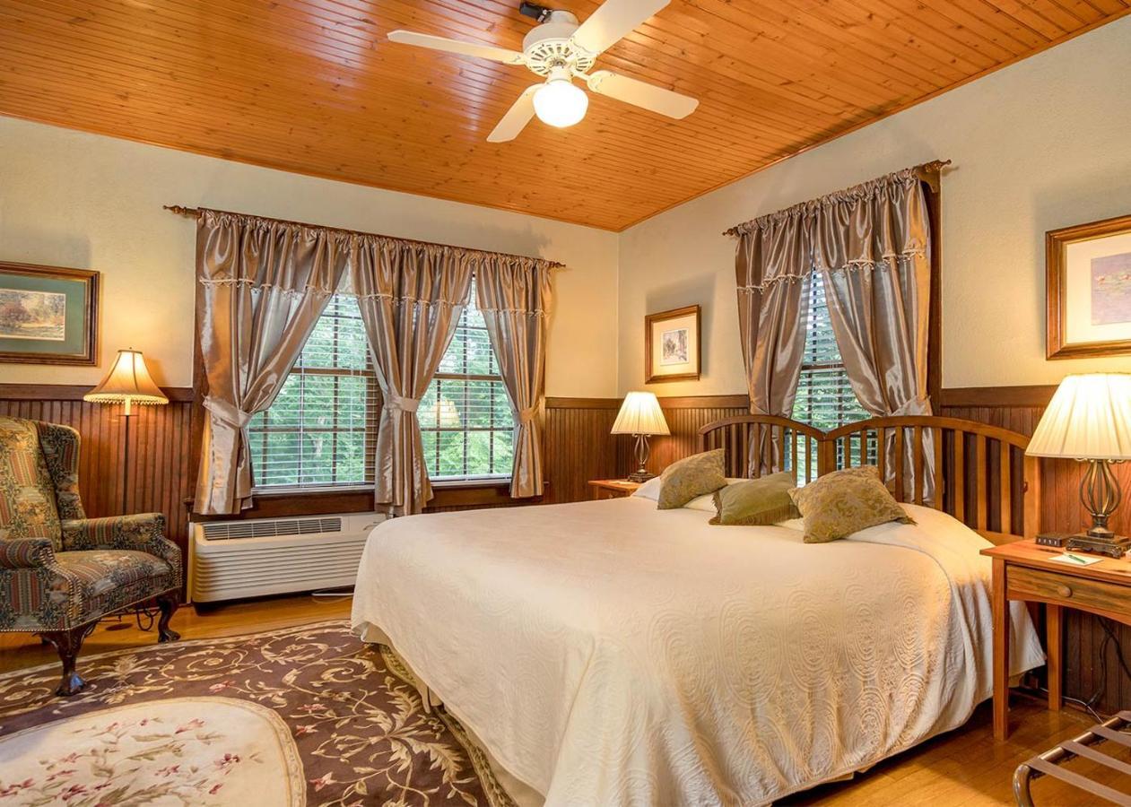 Highland Lake Inn & Resort - แฟลตร็อค ภายนอก รูปภาพ